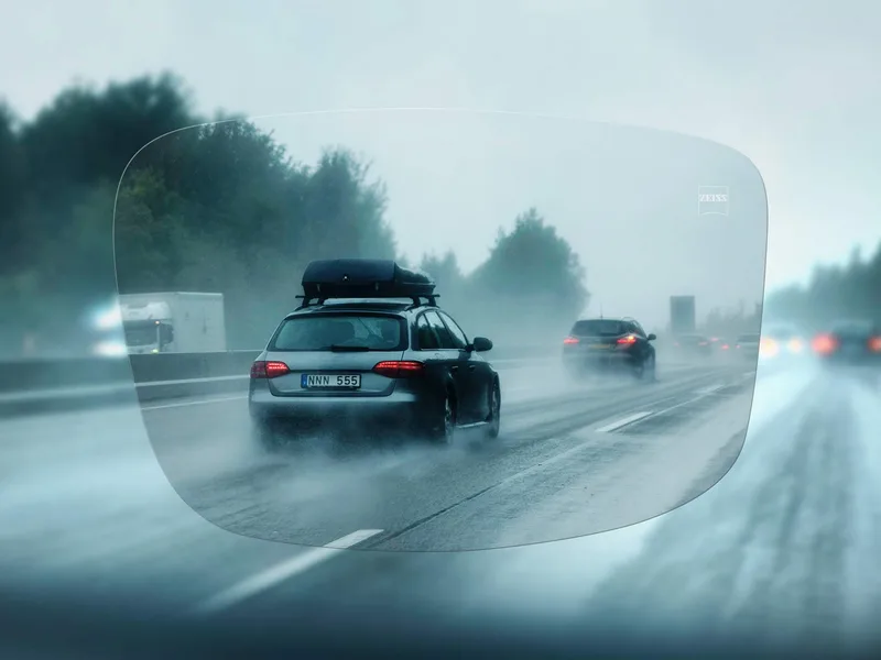 ZEISS Single Vision DriveSafe Lenses, view through a ZEISS DriveSafe single vision lens of traffic on a rainy motorway